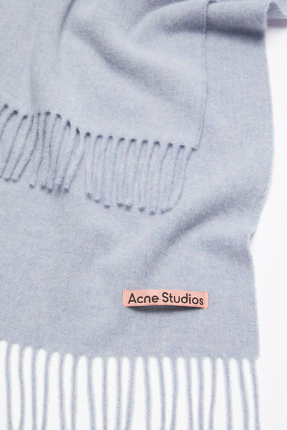 Fringe wool scarf – Narrow - Powder blue mélange