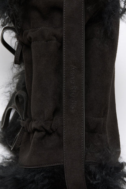 Multipocket bag with shearling trim - Black