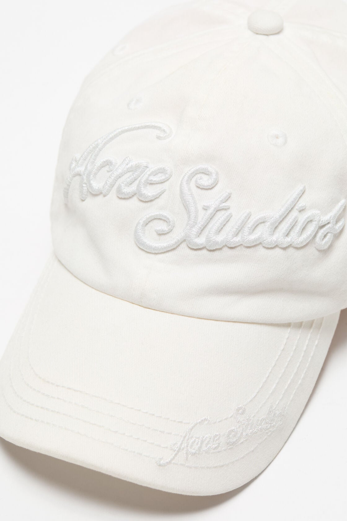 Embroidered logo cap - White