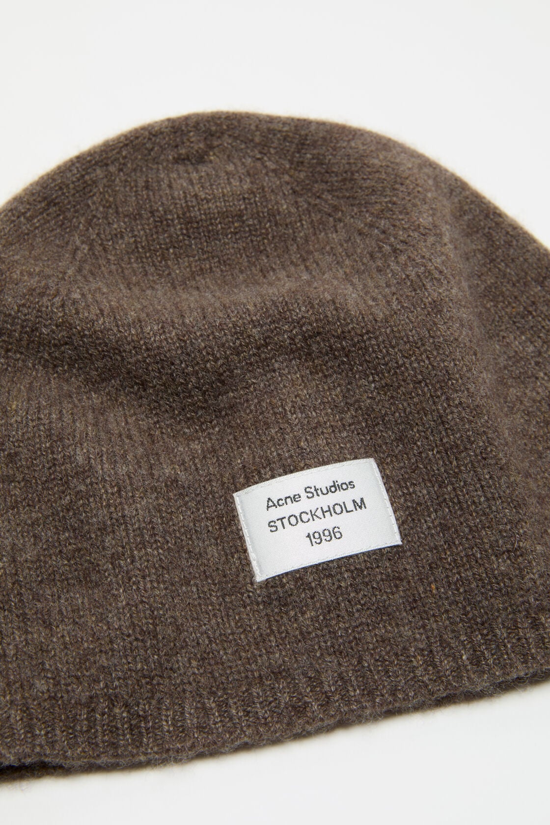 Cashmere beanie with logo - Walnut brown