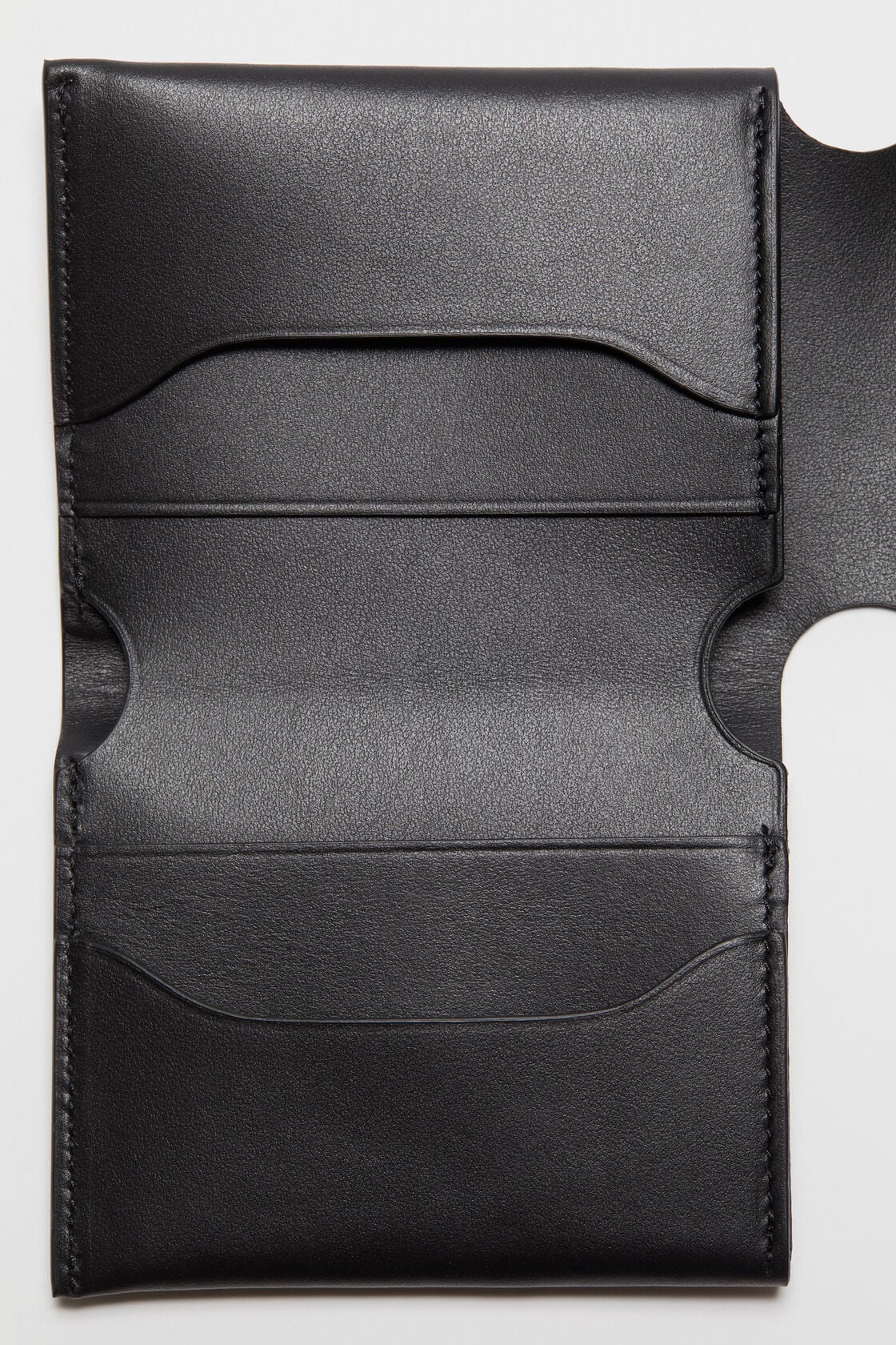 Leather trifold wallet - Black